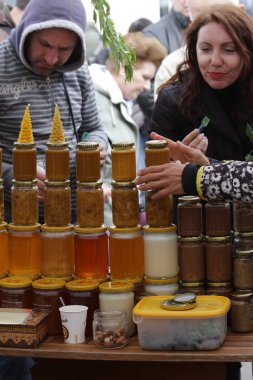 Geleneksel tatlım market Street, Sofya, Bulgaristan 9 Nisan 2017. 