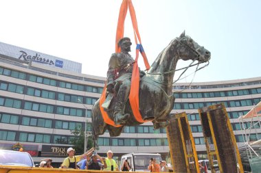 1907 yılında Sofya Eylül 5,2012 demontaj için Çar Osvoboditel, Kral Liberator anıt - Rus Kral Alexander II, heykeli temizlik temel inşa. Tersanelerinde in anıt, Kral Liberator Rogachevo 