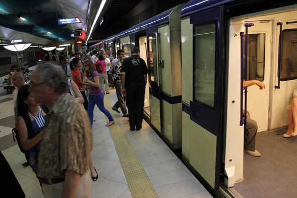 Menschen Auf Einer Metrostation Der Bahn Sofia Bulgarien Juli 2012 — Stockfoto