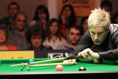 Neil Robertson snooker dünya snooker turnuvası sırasında Victoria Bulgaristan Sofya, Bulgaristan ' 18 Kasım 2012 açık oynuyor