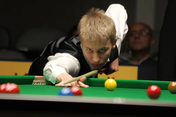 Kacper Filipiak Pologne Joue Snooker Pendant Tournoi Mondial Snooker Victoria — Photo