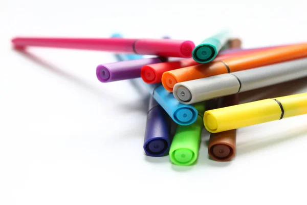 Kleur Pen Stapel Met Kleur Pennen Geïsoleerd Een Witte Achtergrond — Stockfoto