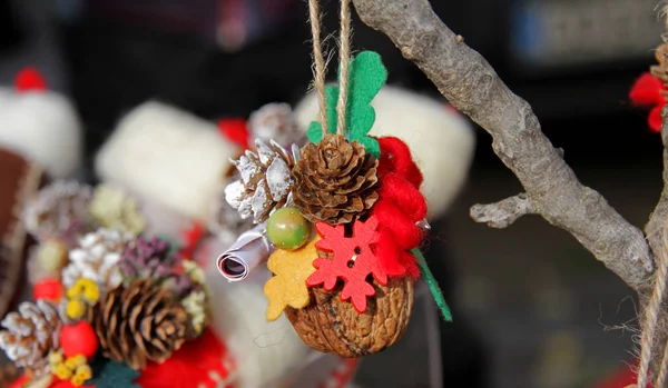 Рождественские игрушки ручной работы и украшения. Рождество фон и — стоковое фото