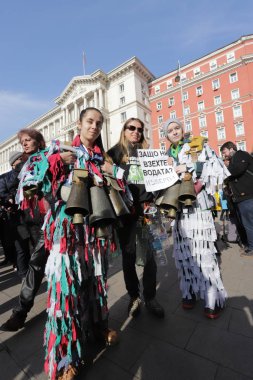 Binlerce insan bir protesto için su istiyor, çünkü su krizi