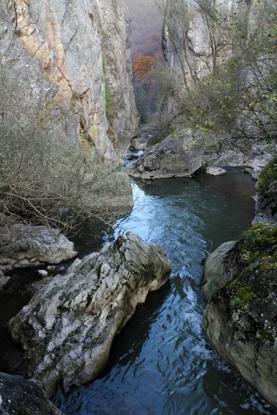 De Ermakloof in Bulgarije, Erma Rivier in de buurt van Tran — Stockfoto