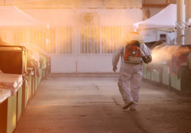 2019 Coronavirus hastalığına karşı önlem olarak halka açık bir yerde ilaçlama, dezenfekte ve arındırma, COVID-19. Koronavirüs üzerinde acil durum, karantina