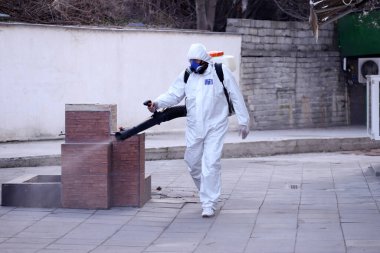 2019 Coronavirus hastalığına karşı önlem olarak halka açık bir yerde ilaçlama, dezenfekte ve arındırma, COVID-19. Koronavirüs üzerinde acil durum, karantina