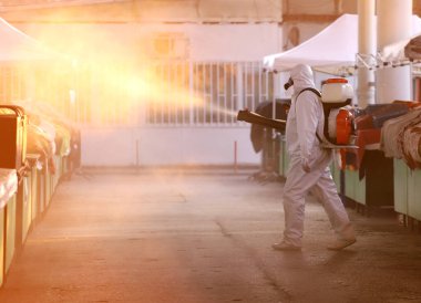 2019 Coronavirus hastalığına karşı önlem olarak halka açık bir yerde ilaçlama, dezenfekte ve arındırma, COVID-19. Koronavirüs üzerinde acil durum, karantina