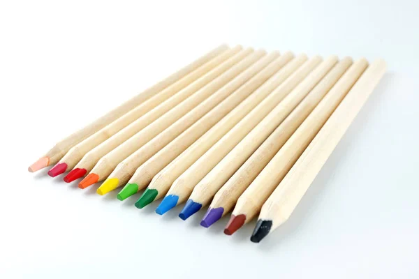 彩色铅笔在白色背景上绘制分离 — 图库照片