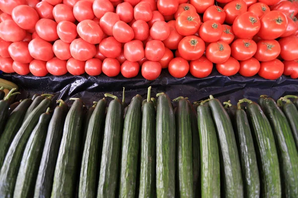 Gurken Und Tomaten Frische Bio Gurken Und Tomaten Hintergrund — Stockfoto