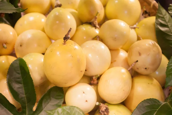 Background of fresh passion fruit — Stock Photo, Image