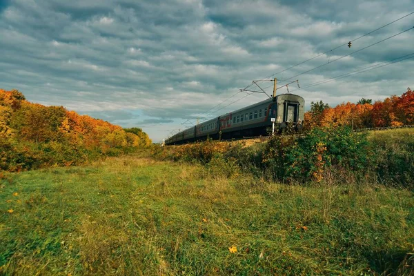 Départ Train Sur Fond Nature — Photo