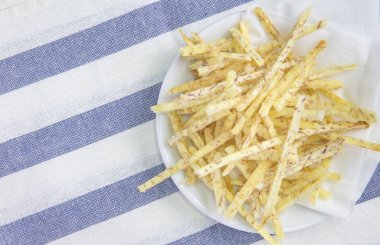 Kızarmış taro cips 