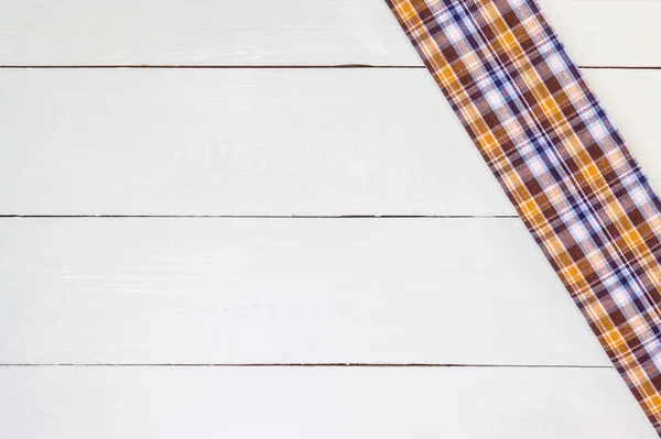 Toalha de mesa em mesa de madeira — Fotografia de Stock