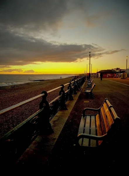 Kust en promenade bij zonsondergang, Brighton en Hove, Verenigd koning — Stockfoto