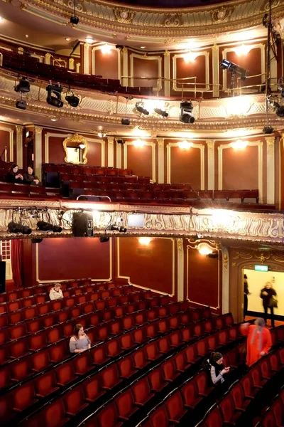 iç Apollo Tiyatrosu, Londra