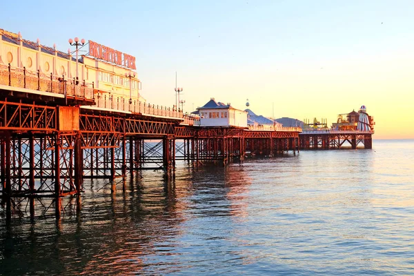 Brighton Pier bij zonsondergang — Stockfoto