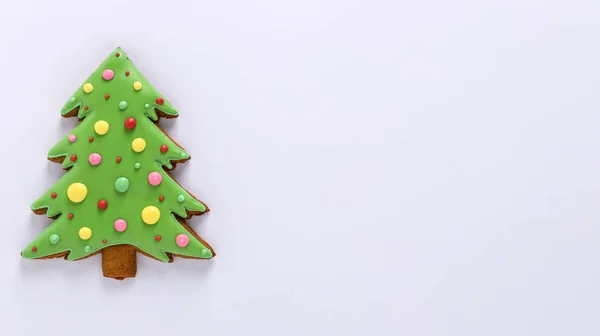 Edible Christmas tree, gingerbread, Happy New Year, white background, Copy space — 图库照片
