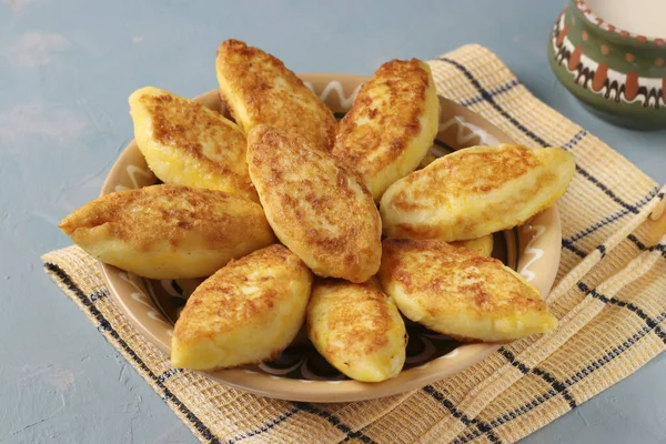 Cottage Cheese Pannekaker Hjemmelaget Tradisjonell Ukrainsk Rett Sirniki Med Semulejuice – stockfoto