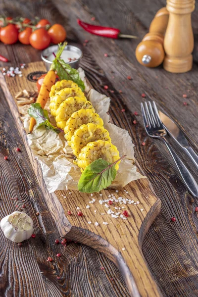 Grilled Baked Corn Served Sauce Vegetables Wooden Board Closeup Vertical — Stock Photo, Image
