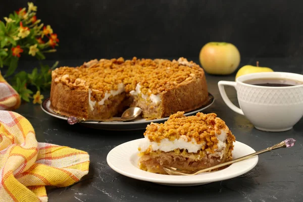 Gâteau Aux Pommes Meringues Tasse Thé Est Situé Sur Une — Photo