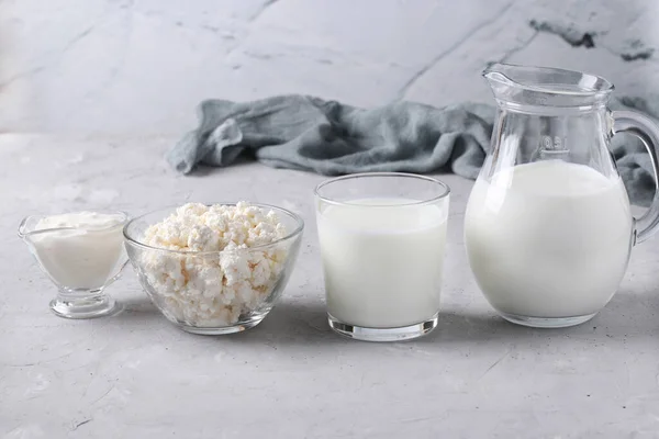 Productos Lácteos Leche Kéfir Ayran Requesón Crema Agria Tazón Transparente — Foto de Stock