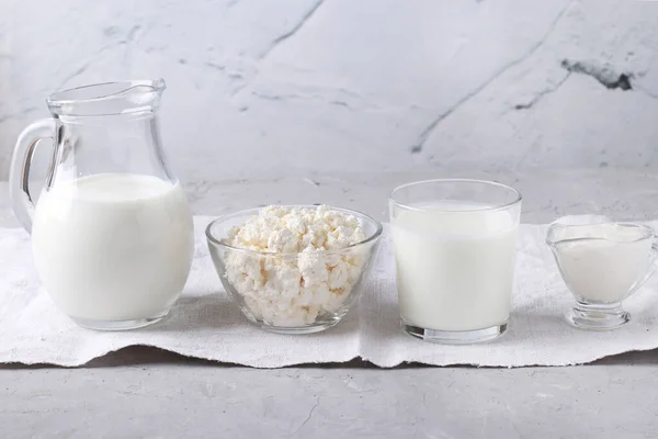 Milchprodukte Milch Kefir Oder Ayran Quark Und Saure Sahne Einer — Stockfoto