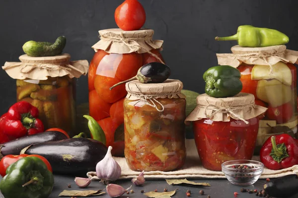 Différents Légumes Marinés Dans Des Pots Verre Pour Stockage Long — Photo