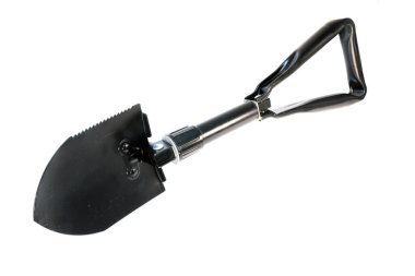 Beyaz arka planda bahçe küreği. 