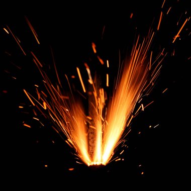 Kaynak kıvılcımları siyah arkaplanda