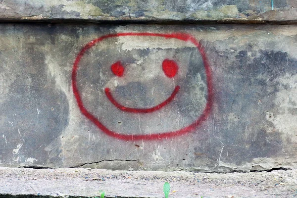 Graffiti Cara Sonriente Pared Del Edificio —  Fotos de Stock