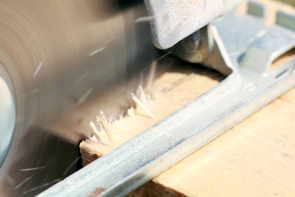 Carpintero Trabajando Con Tableros Madera Jardín — Foto de Stock