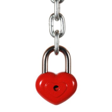 Beyaz arkaplanda kırmızı kalp kilidi