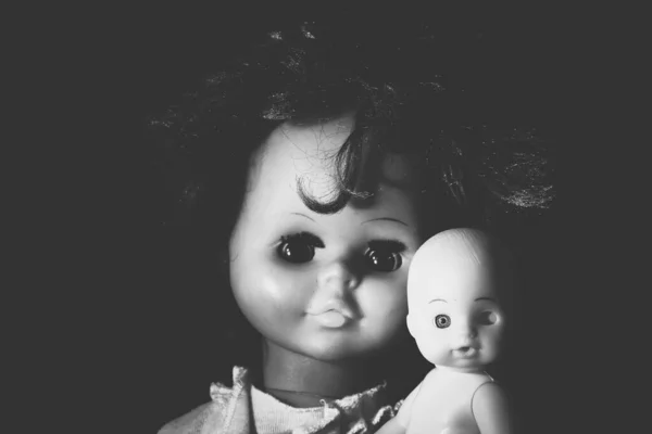 Παλιές Κούκλες Σκούρο Φόντο — Φωτογραφία Αρχείου