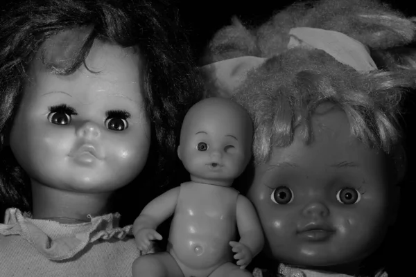 Παλιές Κούκλες Σκούρο Φόντο — Φωτογραφία Αρχείου