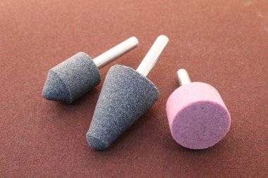 Taş parlatıyordum. Öğütücü taşları. İnşaat ve onarım.