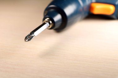 Vidalarla matkap. İnşaat ve onarım..