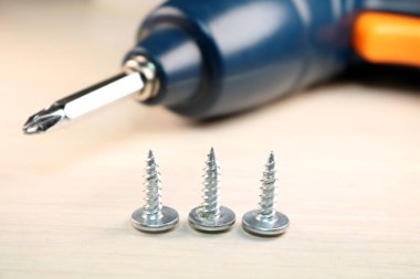 Vidalarla matkap. İnşaat ve onarım..