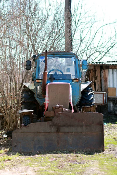 Starý Traktor Dvoře — Stock fotografie