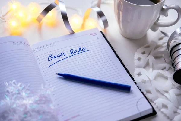 2020 Goals written on a diary — Stock Photo, Image