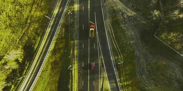 Drone view of moving cars on country side road — Stock Photo, Image