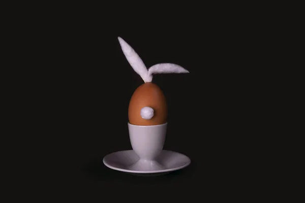 Πασχαλινό αυγό με βαμβακερή ουρά και αυτιά — Φωτογραφία Αρχείου