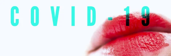 Макро жіночі губи з червоною помадою — стокове фото