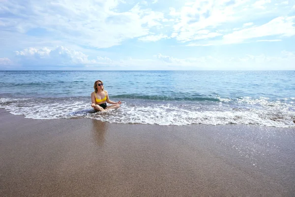 Kaukasische Mädchen auf Urlaubsreise. — Stockfoto