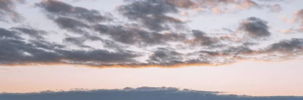 夕暮しの背景の夕べ空 — ストック写真