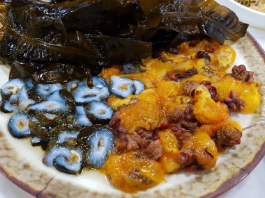 Taze lezzetli kalamar sashimi