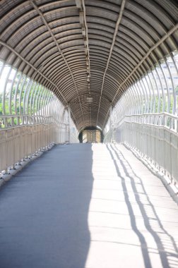 Yürüyüş yolu tünel köprü