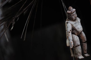 Eski bebek kavramı kişi terk asılı yakın çekim