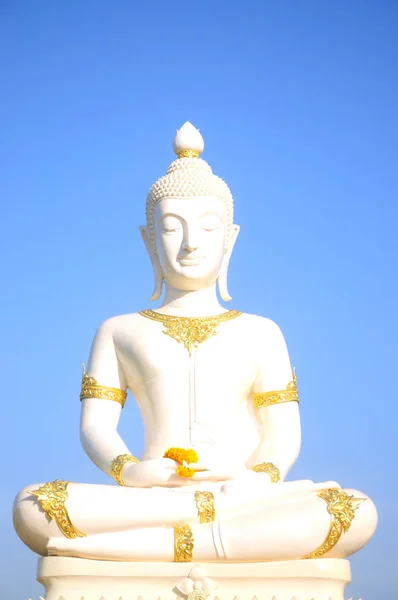 Mooie Witte Boeddha Blauwe Hemel — Stockfoto