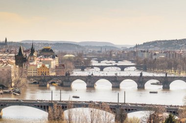 Prag tarihi köprüler birkaç 